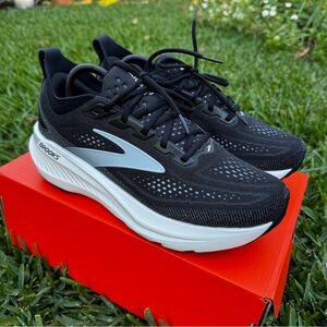 Brooks Glycerin GTS 23 running shoes (M 9.5 / W 11)